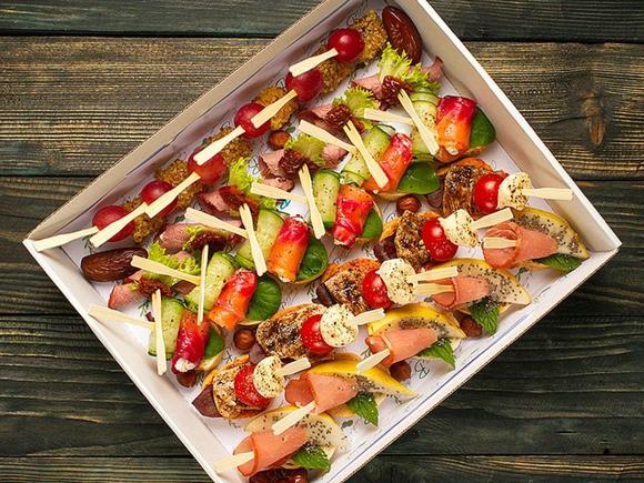 Заказать Welcome Фуршетный сет на 5-6 персон в Санкт-Петербурге